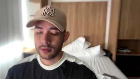 Snapshot of maatt_de_luca chatting on November 8, 2025, 4:18 pm Matt De Luca online show from November 8, 2025, 4:18 pm