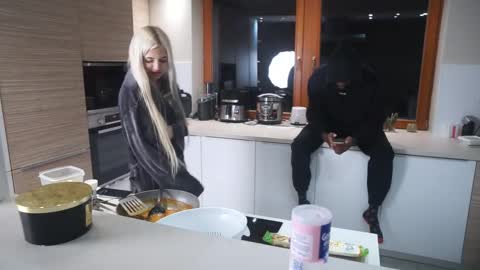 Snapshot of mac_troy chatting on October 9, 2025, 6:17 pm Mac Troy online show from October 9, 2025, 6:17 pm