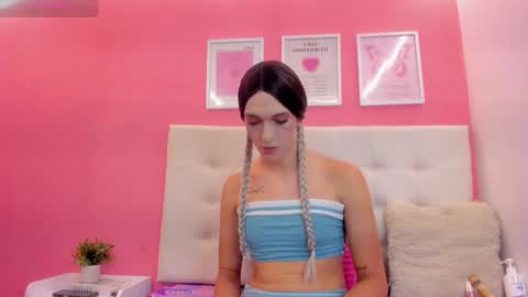 macarena_05_ online show from September 30, 2025, 3:00 am