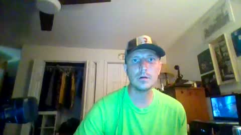 Snapshot of macdaddy9mm chatting on July 2, 2026, 3:23 am macdaddy9mm online show from July 2, 2026, 3:23 am