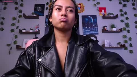 Snapshot of macey_hairy chatting on December 24, 2024, 12:55 pm Macey Elliot Modelo Independiente online show from December 24, 2024, 12:55 pm