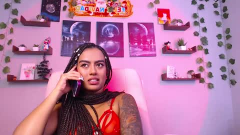 Snapshot of macey_hairy chatting on December 24, 2024, 7:00 pm Macey Elliot Modelo Independiente online show from December 24, 2024, 7:00 pm