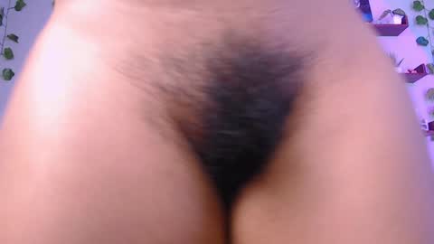 Snapshot of macey_hairy chatting on February 7, 2025, 12:42 am Macey Elliot Modelo Independiente online show from February 7, 2025, 12:42 am