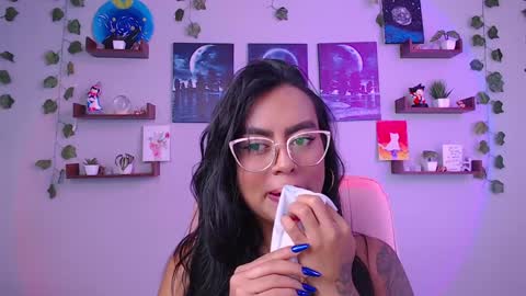 Snapshot of macey_hairy chatting on February 7, 2025, 4:24 pm Macey Elliot Modelo Independiente online show from February 7, 2025, 4:24 pm