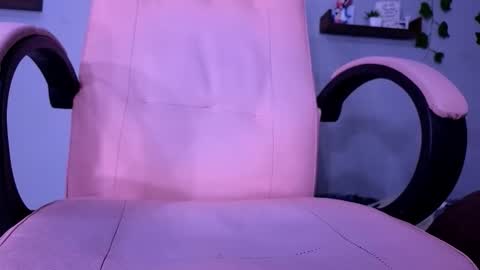 Snapshot of macey_hairy chatting on September 18, 2025, 11:18 pm Macey Elliot Modelo Independiente online show from September 18, 2025, 11:18 pm