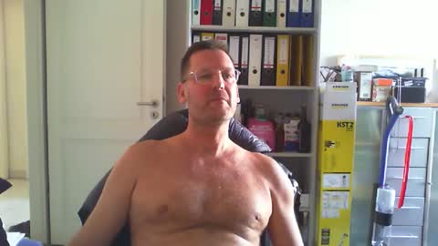 macfly67 online show from April 6, 2026, 3:02 pm