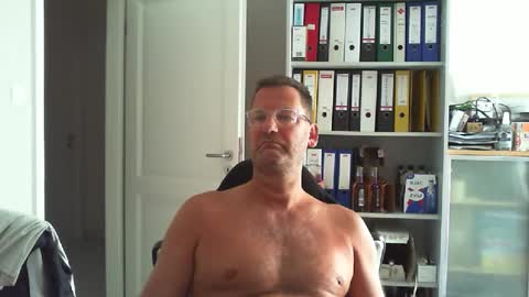 Snapshot of macfly67 chatting on May 29, 2026, 6:11 am macfly67 online show from May 29, 2026, 6:11 am
