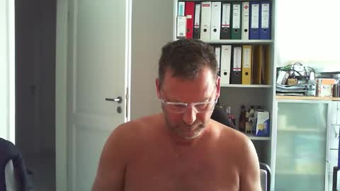 Snapshot of macfly67 chatting on June 1, 2026, 4:58 am macfly67 online show from June 1, 2026, 4:58 am