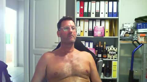 macfly67 online show from August 6, 2026, 4:31 pm
