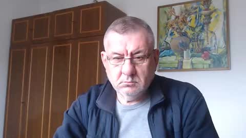 Snapshot of machomale3 chatting on October 8, 2025, 10:24 am Macho online show from October 8, 2025, 10:24 am