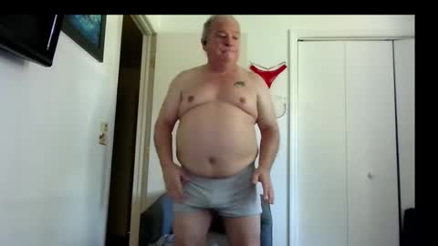 mackdocc001 online show from October 23, 2025, 5:01 pm