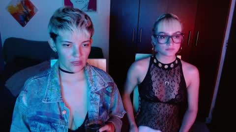 Snapshot of mackenziemoon chatting on January 22, 2025, 11:10 pm Noah Askew online show from January 22, 2025, 11:10 pm