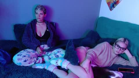 Snapshot of mackenziemoon chatting on January 23, 2025, 6:49 am Noah Askew online show from January 23, 2025, 6:49 am