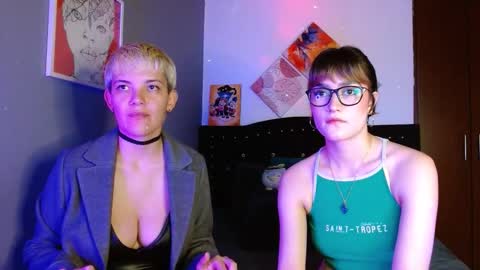 Snapshot of mackenziemoon chatting on September 19, 2025, 9:59 pm Noah Askew online show from September 19, 2025, 9:59 pm