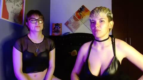 Snapshot of mackenziemoon chatting on October 25, 2025, 4:42 am Noah Askew online show from October 25, 2025, 4:42 am