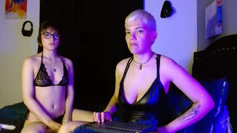 Snapshot of mackenziemoon chatting on November 5, 2025, 11:27 pm Noah Askew online show from November 5, 2025, 11:27 pm