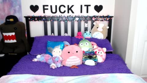 Mackenzie Wolfe online show from December 24, 2024, 7:17 am