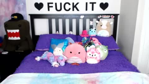 Mackenzie Wolfe online show from March 8, 2025, 7:49 am