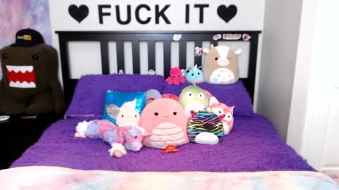 Mackenzie Wolfe online show from September 10, 2025, 5:40 am