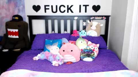 Mackenzie Wolfe online show from September 25, 2025, 5:22 am