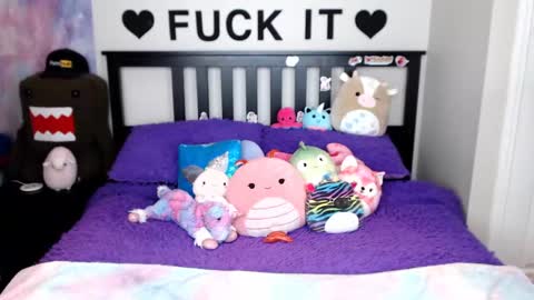 Mackenzie Wolfe online show from November 17, 2025, 6:19 am