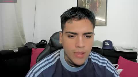 Snapshot of mad_maxxx1 chatting on November 6, 2025, 11:55 am max online show from November 6, 2025, 11:55 am