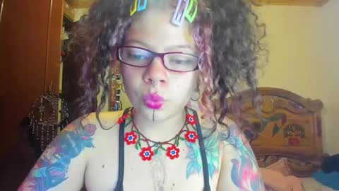 Snapshot of madam_sativa chatting on February 11, 2025, 7:05 pm di online show from February 11, 2025, 7:05 pm