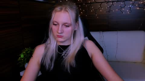 Snapshot of madam_ulis chatting on January 30, 2025, 5:39 pm Ulis online show from January 30, 2025, 5:39 pm