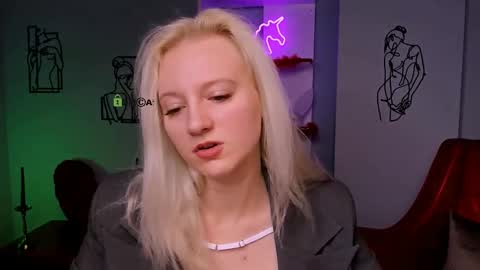 Snapshot of madam_ulis chatting on March 12, 2025, 8:41 am Ulis online show from March 12, 2025, 8:41 am