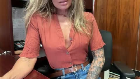 madame_andi online show from July 10, 2026, 11:57 am
