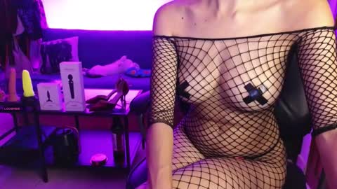 Snapshot of madame_lia chatting on November 16, 2025, 4:51 am Madame La online show from November 16, 2025, 4:51 am