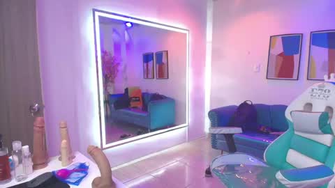 Madame Scarllet  online show from April 15, 2026, 11:39 am