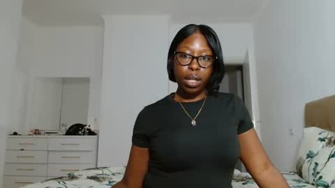 Snapshot of madamindigo chatting on November 6, 2025, 8:54 pm YourMadamIndigo online show from November 6, 2025, 8:54 pm