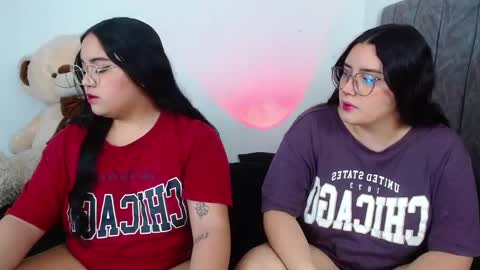 Snapshot of maddie_and_chelsea_ chatting on January 9, 2025, 2:11 am Maddie and Chelsea online show from January 9, 2025, 2:11 am