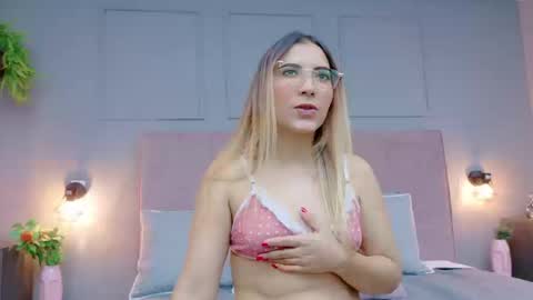 maddietease online show from September 19, 2025, 9:04 pm