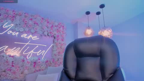 Maddison online show from November 14, 2025, 3:38 am