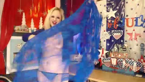 Snapshot of maddisonrae76 chatting on June 11, 2026, 2:53 am MaddisonRae online show from June 11, 2026, 2:53 am