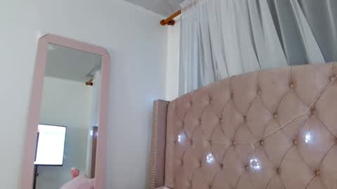 Snapshot of maddy_14 chatting on December 18, 2024, 12:07 pm Maddy UwU online show from December 18, 2024, 12:07 pm