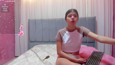 Maddy Please help me with your thumbs up its important online show from December 29, 2024, 8:26 pm