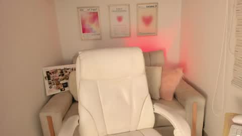 Snapshot of maddy_bronw chatting on April 21, 2026, 1:42 am Maddy online show from April 21, 2026, 1:42 am