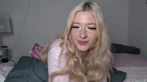 Snapshot of maddysumersxx chatting on March 2, 2026, 11:11 pm maddyyy call me yours tho online show from March 2, 2026, 11:11 pm