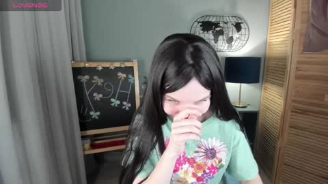 madelaines online show from November 30, 2025, 8:40 am