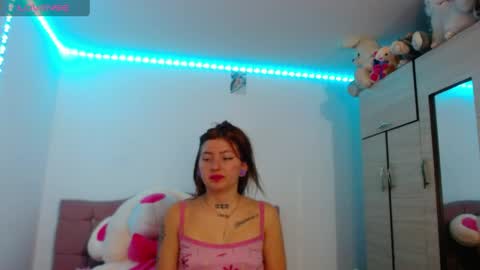 madelen_2 online show from May 14, 2026, 9:32 pm