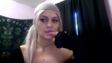 Snapshot of madelinevalentine chatting on October 4, 2025, 12:14 pm madeline online show from October 4, 2025, 12:14 pm