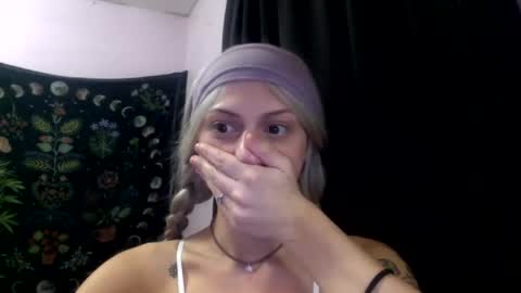 Snapshot of madelinevalentine chatting on October 26, 2025, 8:53 am madeline online show from October 26, 2025, 8:53 am