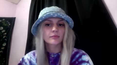 Snapshot of madelinevalentine chatting on October 27, 2025, 5:22 am madeline online show from October 27, 2025, 5:22 am