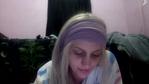 Snapshot of madelinevalentine chatting on November 6, 2025, 6:25 am madeline online show from November 6, 2025, 6:25 am
