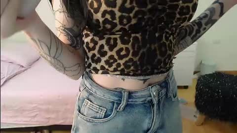 Snapshot of madison_v chatting on January 15, 2025, 3:43 am madison online show from January 15, 2025, 3:43 am