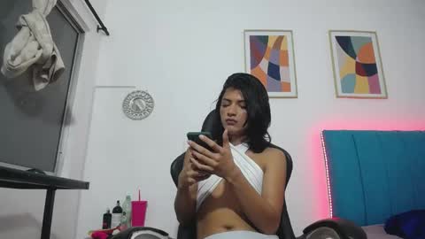 madisson_jones18 online show from April 24, 2026, 11:56 am