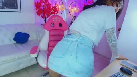 Snapshot of madisson_thompsonn chatting on June 22, 2026, 7:55 pm madisson_thompsonn online show from June 22, 2026, 7:55 pm